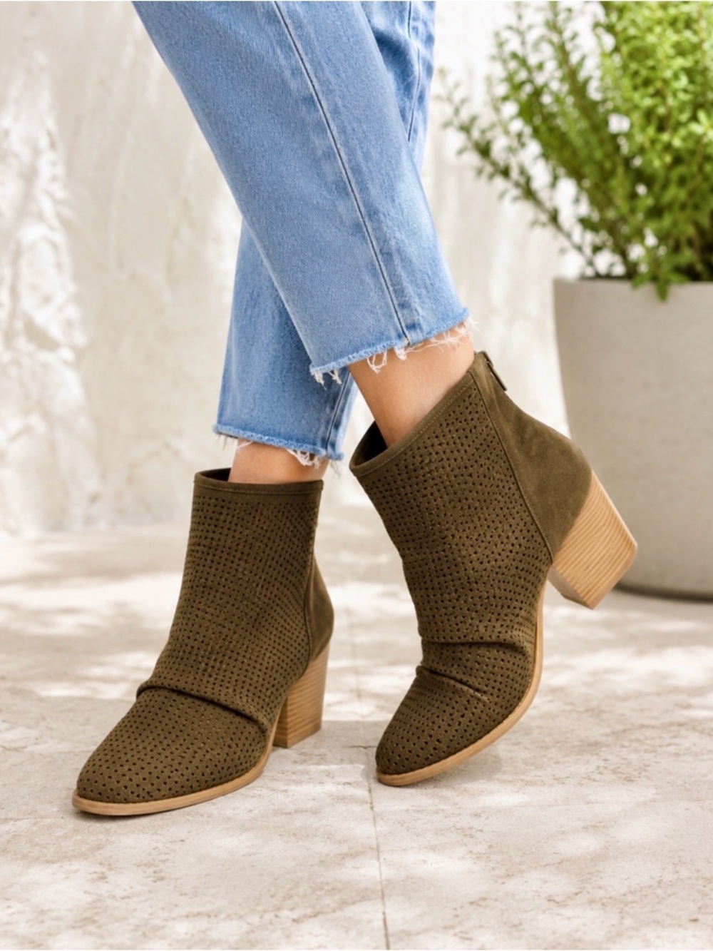 Kaari Blue Frankie Perforated Brown Booties Boho Western Block Heel 7.5